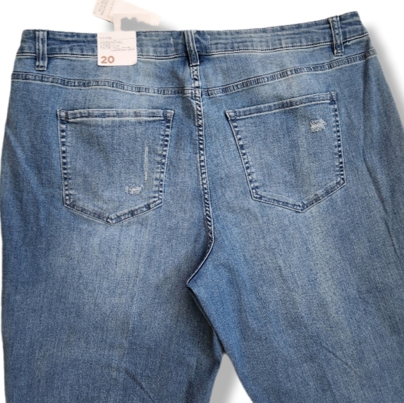 Lane Bryant Distressed Blue Cropped Flower Embroidered Detail Denim Sz 20 - Picture 5 of 16